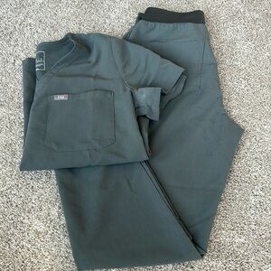 figs scrub set // size small. high waisted jogger + one pocket top